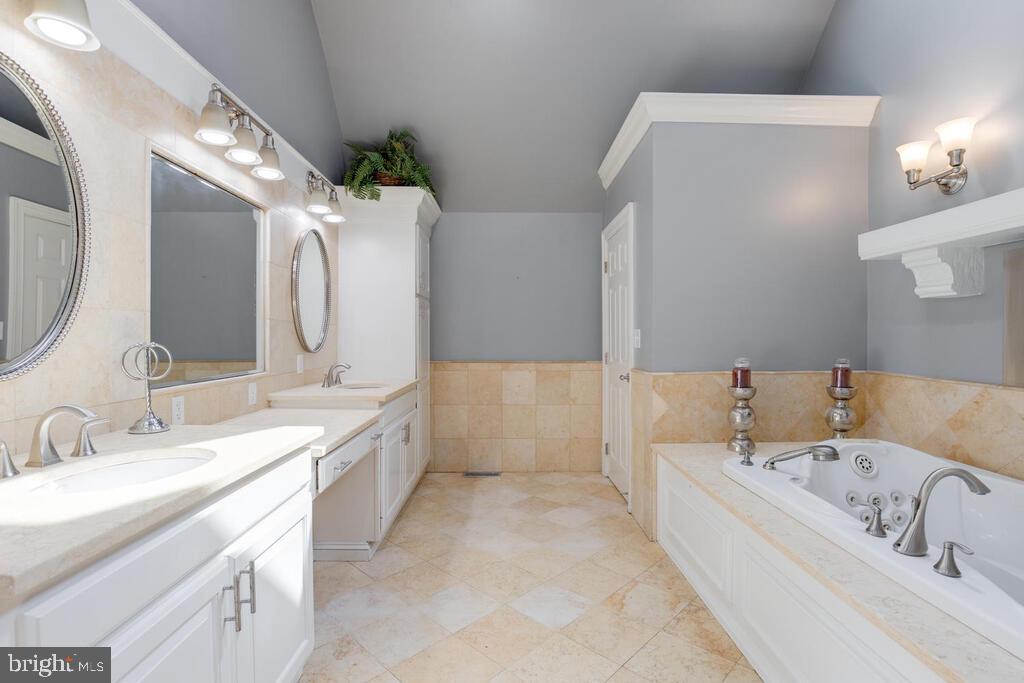 14498 Triadelphia Mill Road Dayton, MD 21036 - Photo 37 of 97 Primary Bath Suite