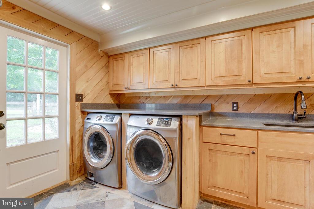 14498 Triadelphia Mill Road Dayton, MD 21036 - Photo 9 of 97 Laundry room