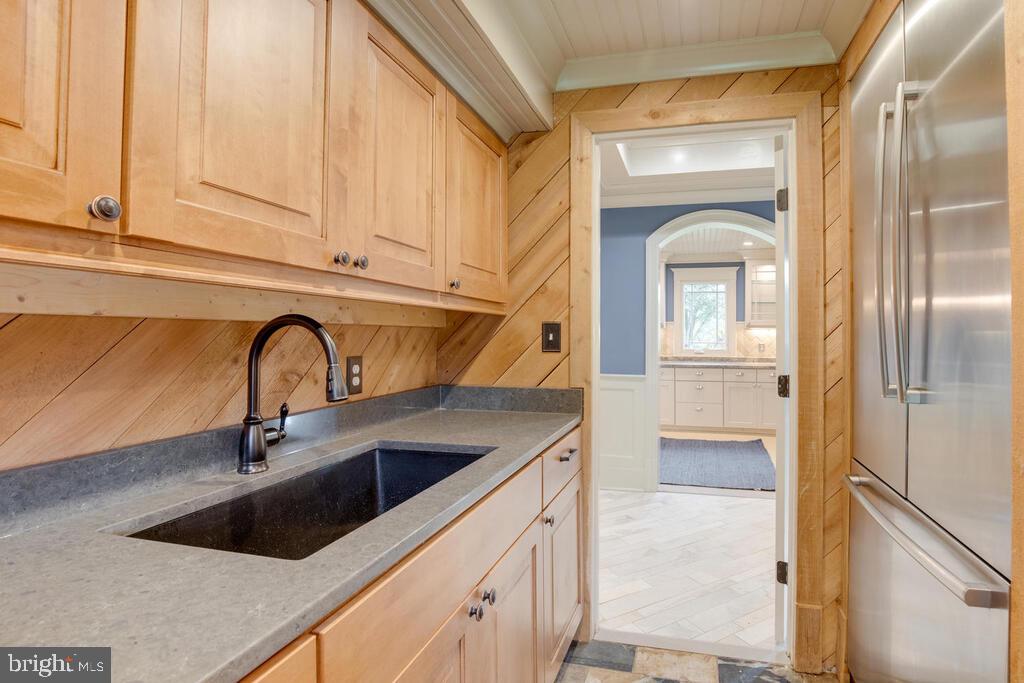 14498 Triadelphia Mill Road Dayton, MD 21036 - Photo 10 of 97 Laundry room