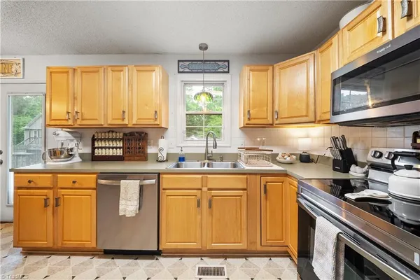 $244,900 | 206 Old Camp Road, Denton, NC 27239