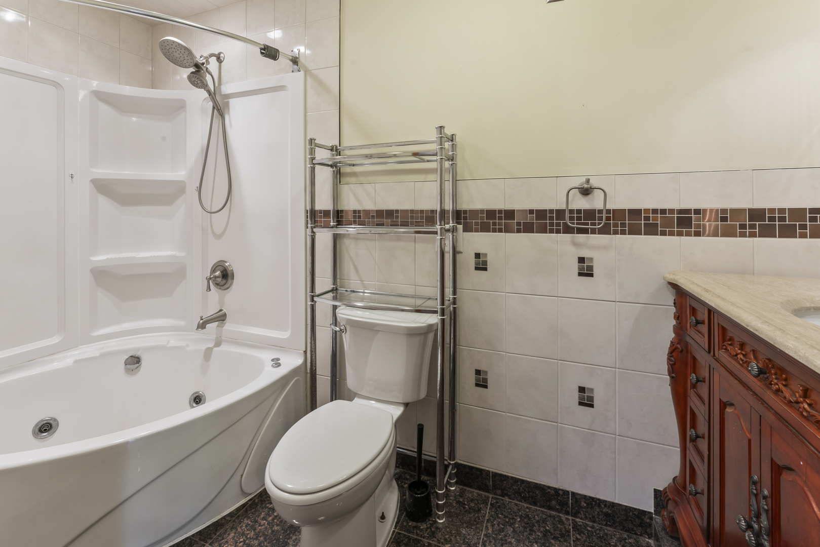 2226 Shannondale Drive Green Oaks, IL 60048 - Photo 19 of 37