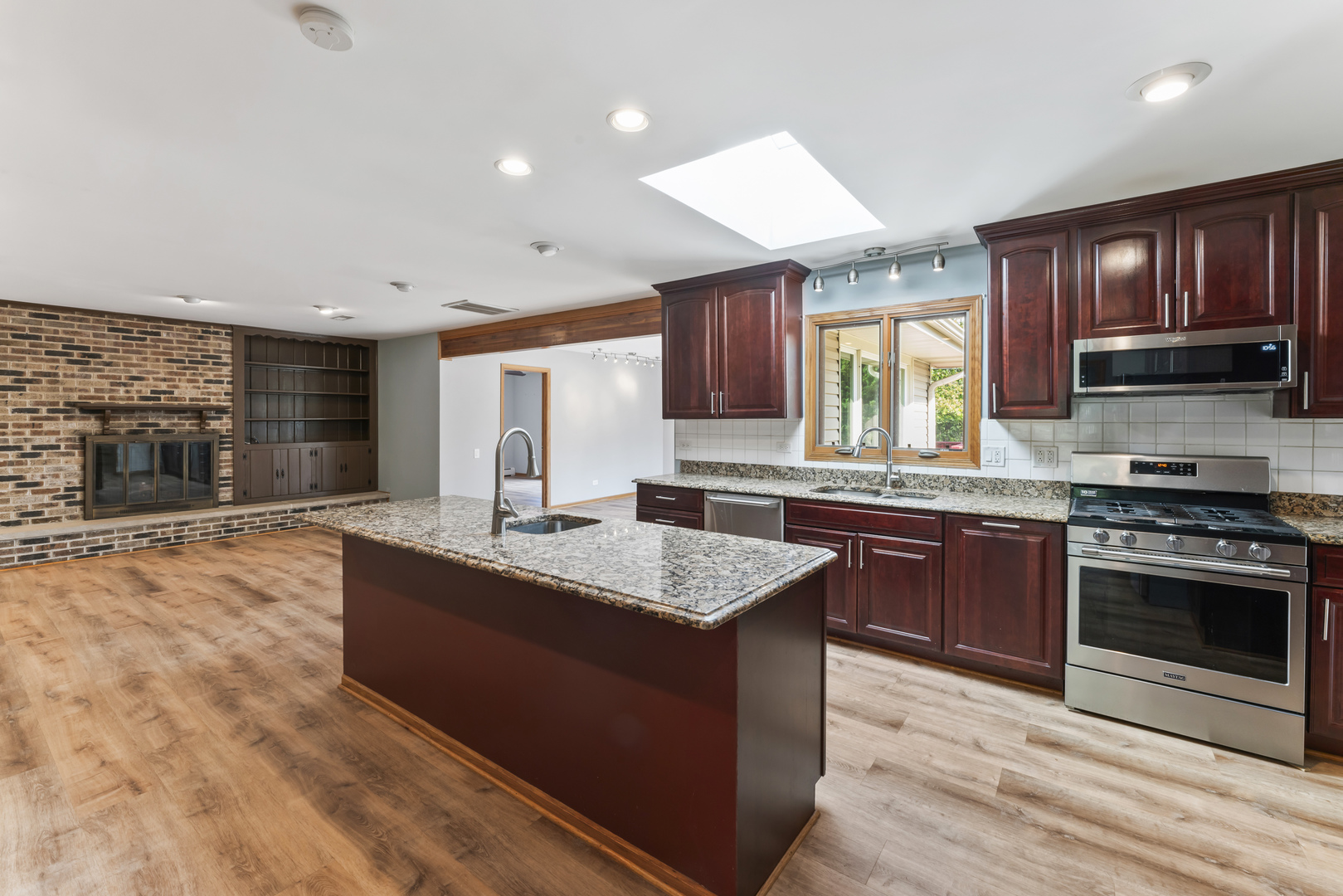 2226 Shannondale Drive Green Oaks, IL 60048 - Photo 6 of 37