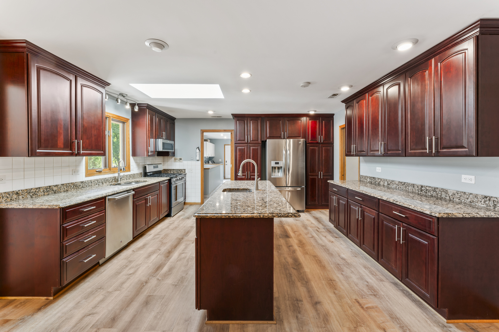 2226 Shannondale Drive Green Oaks, IL 60048 - Photo 7 of 37