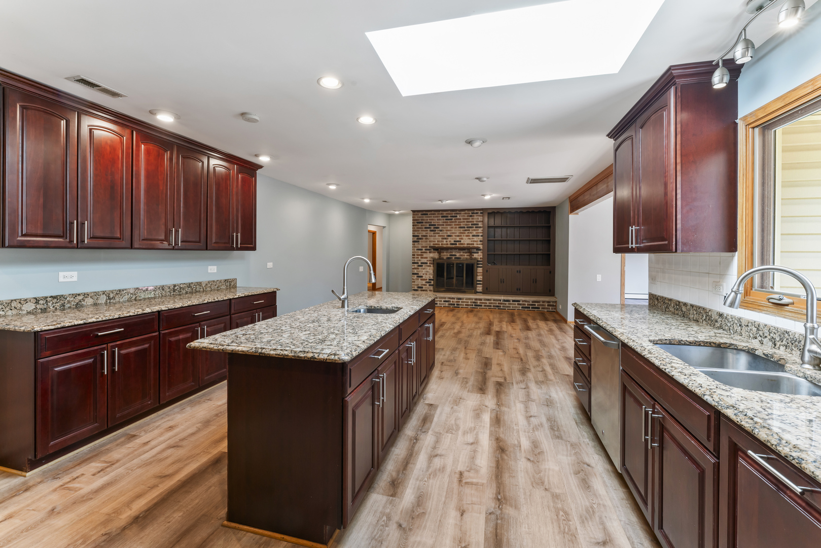 2226 Shannondale Drive Green Oaks, IL 60048 - Photo 8 of 37