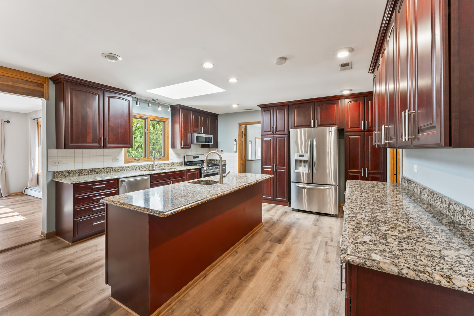 2226 Shannondale Drive Green Oaks, IL 60048 - Photo 9 of 37