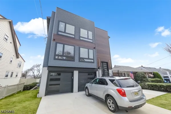$4,800 | 270 Lafayette Avenue, Unit 2, Lyndhurst, NJ 07071