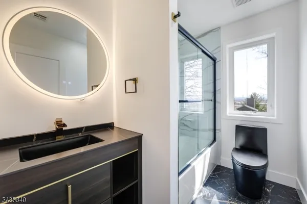 $4,800 | 270 Lafayette Avenue, Unit 2, Lyndhurst, NJ 07071