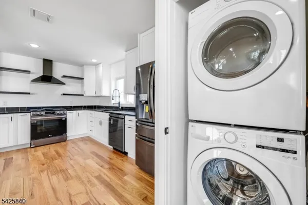 $4,800 | 270 Lafayette Avenue, Unit 2, Lyndhurst, NJ 07071