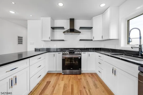 $4,800 | 270 Lafayette Avenue, Unit 2, Lyndhurst, NJ 07071