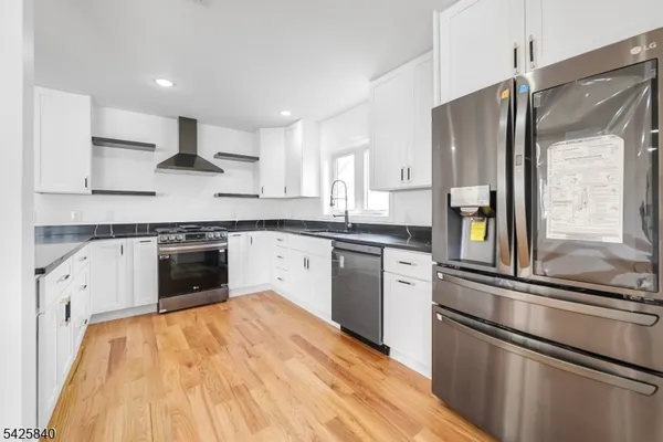 $4,800 | 270 Lafayette Avenue, Unit 2, Lyndhurst, NJ 07071