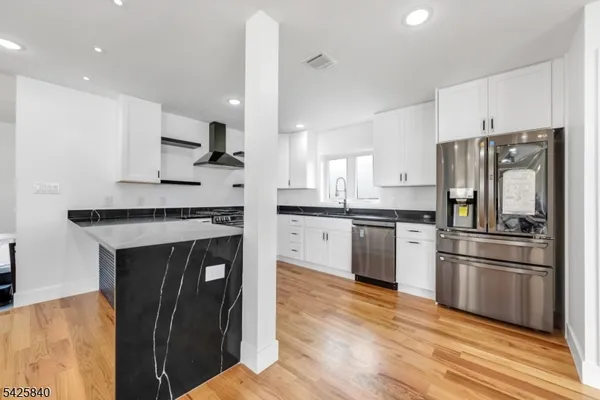$4,800 | 270 Lafayette Avenue, Unit 2, Lyndhurst, NJ 07071