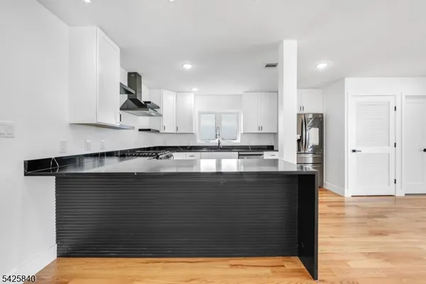 $4,800 | 270 Lafayette Avenue, Unit 2, Lyndhurst, NJ 07071