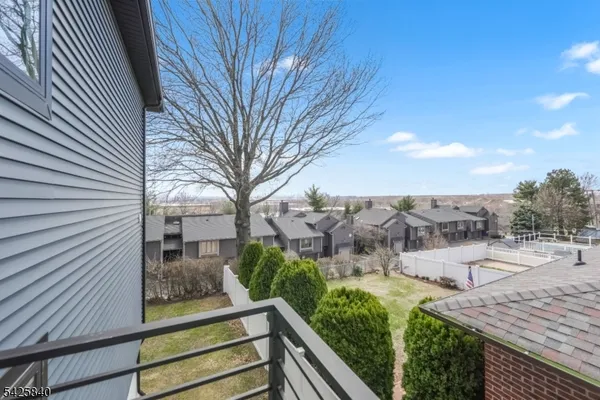 $4,800 | 270 Lafayette Avenue, Unit 2, Lyndhurst, NJ 07071