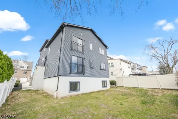 $4,800 | 270 Lafayette Avenue, Unit 2, Lyndhurst, NJ 07071