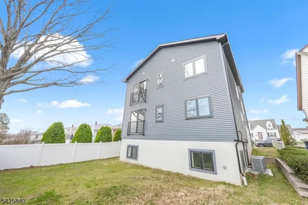 $4,800 | 270 Lafayette Avenue, Unit 2, Lyndhurst, NJ 07071