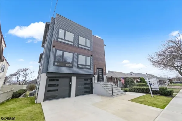 $4,800 | 270 Lafayette Avenue, Unit 2, Lyndhurst, NJ 07071