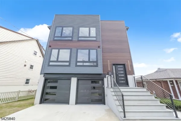 $4,800 | 270 Lafayette Avenue, Unit 2, Lyndhurst, NJ 07071