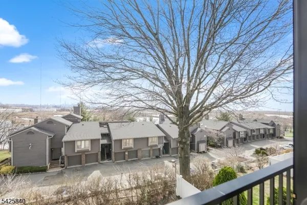 $4,800 | 270 Lafayette Avenue, Unit 2, Lyndhurst, NJ 07071