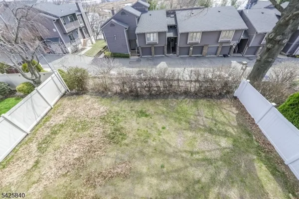 $4,800 | 270 Lafayette Avenue, Unit 2, Lyndhurst, NJ 07071