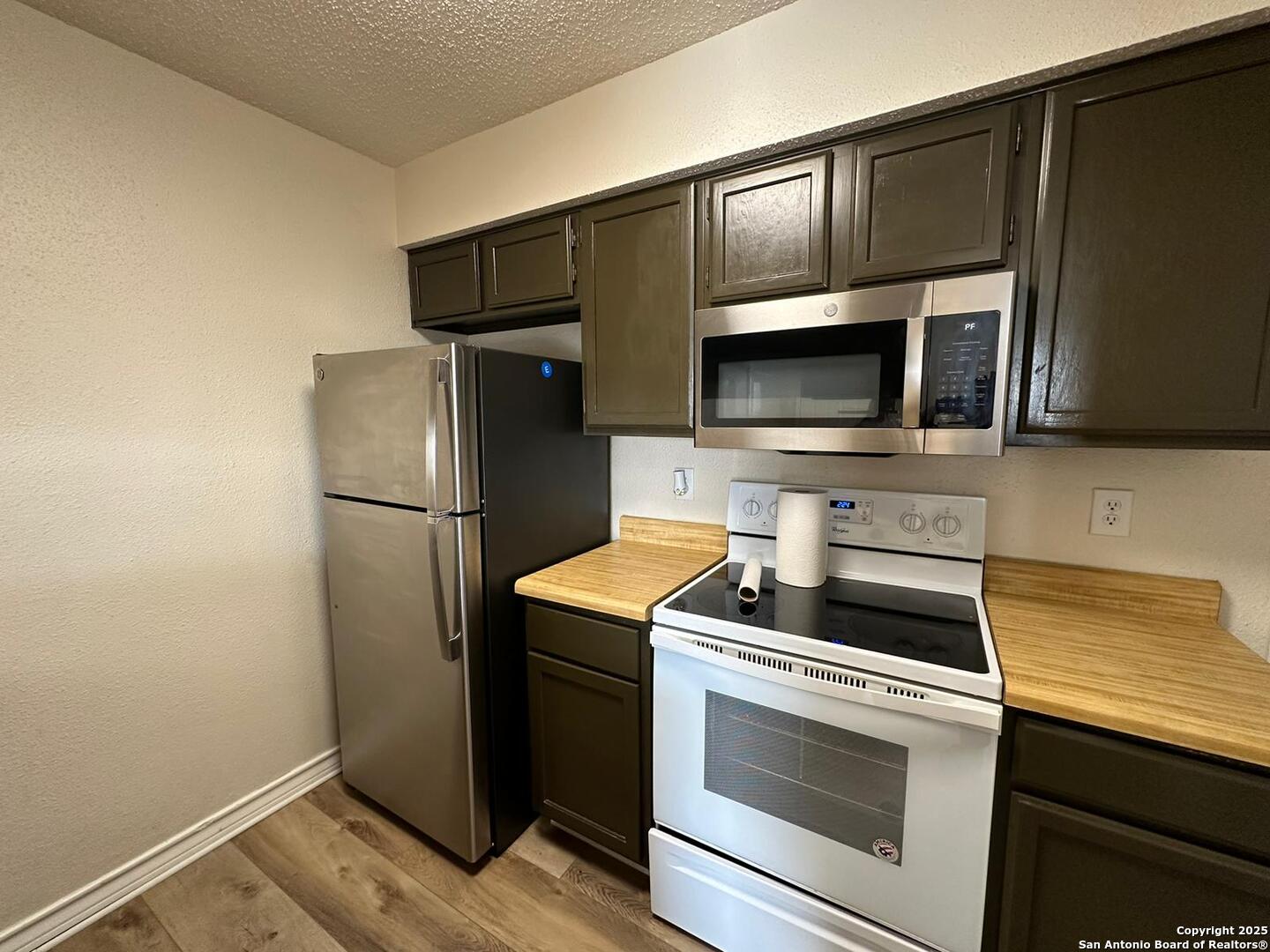 4949 Hamilton Wolfe Road, Unit 8201 San Antonio, TX 78229 - Photo 8 of 16 a kitchen with a refrigerator stove and microwave