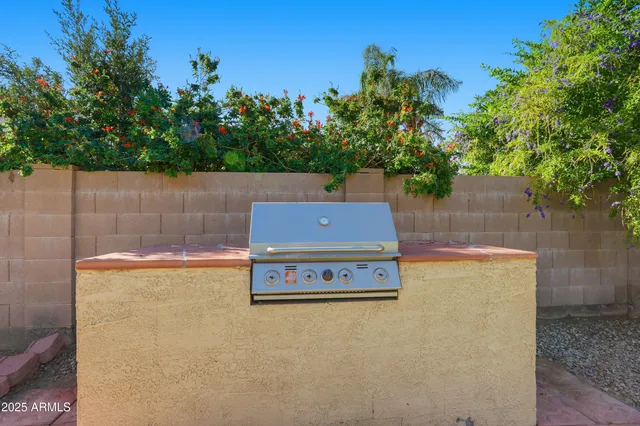 a view of a wall with an outdoor space