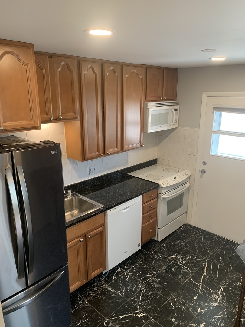 1415 Homestead Road, Unit 8 La Grange Park, IL 60526 - Photo 15 of 31