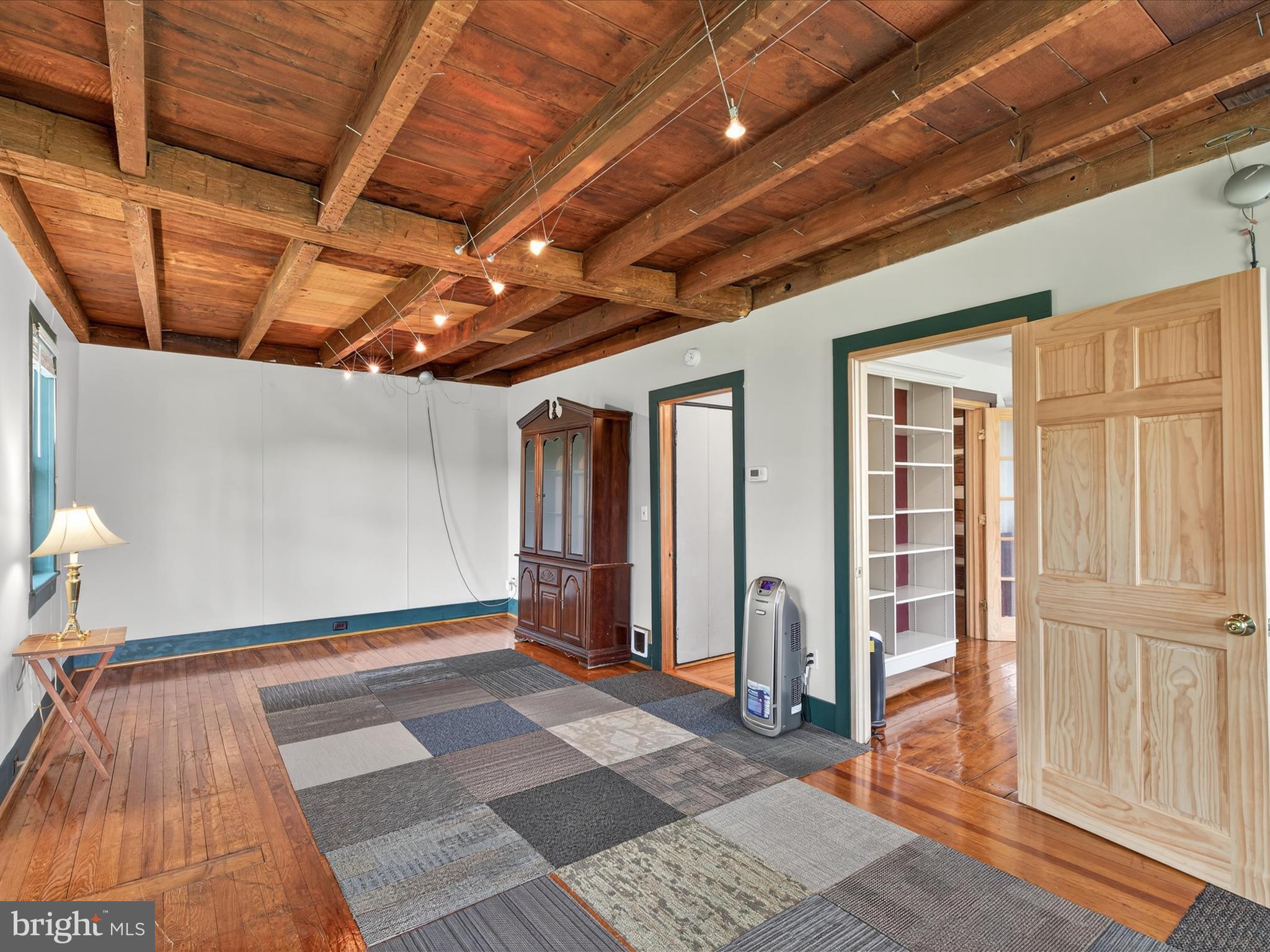 1419 Lebanon Road Manheim, PA 17545 - Photo 22 of 60 Living Room