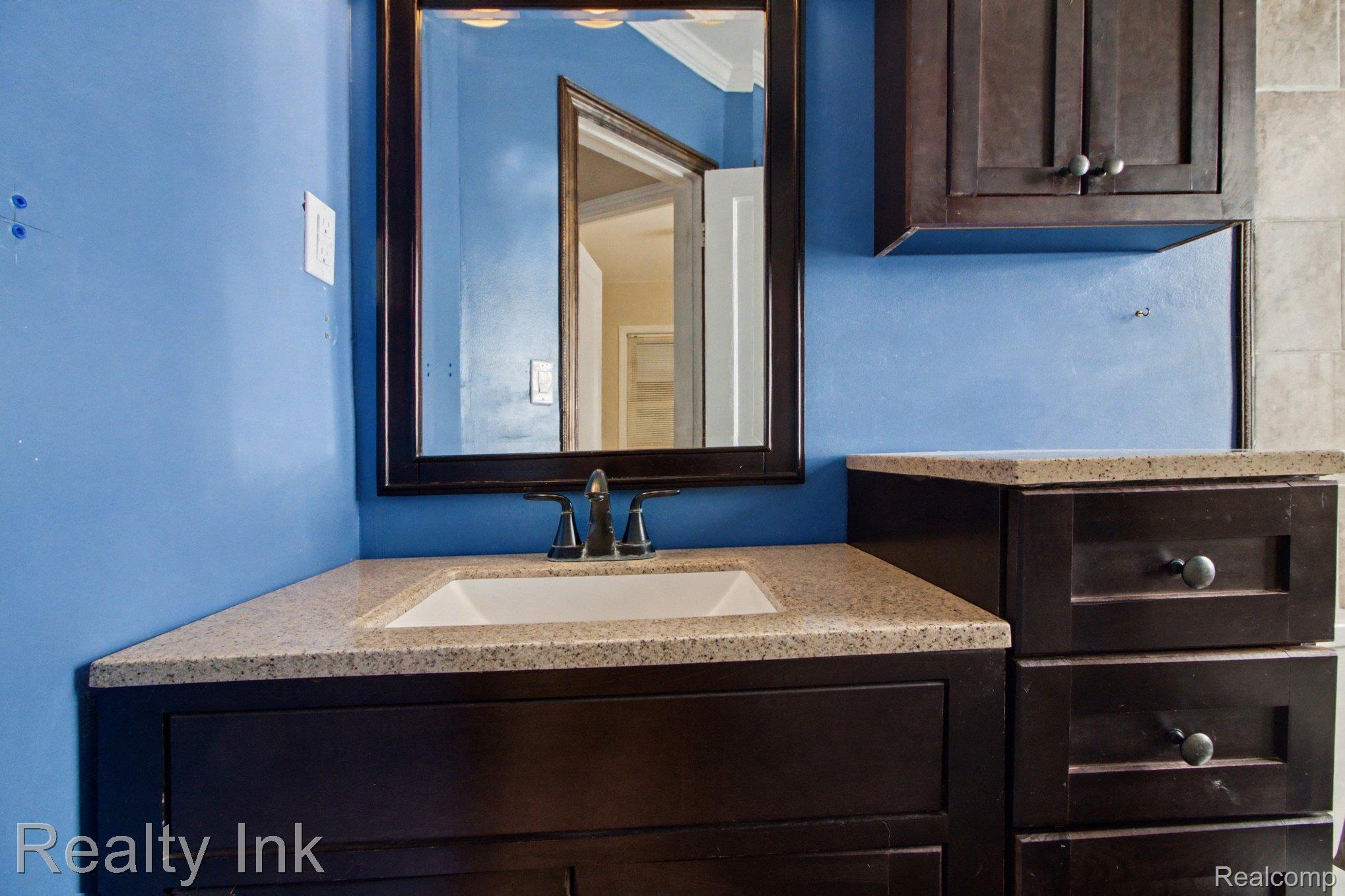 4845 Hatchery Road Waterford, MI 48329 - Photo 12 of 15 Bathroom vanity
