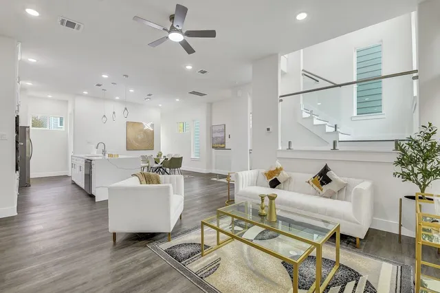 $2,800 | 6713 St Augustine Street, Houston, TX 77021