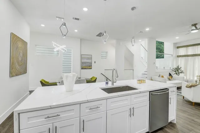 $2,800 | 6713 St Augustine Street, Houston, TX 77021