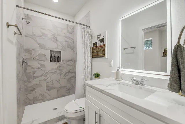 $2,800 | 6713 St Augustine Street, Houston, TX 77021