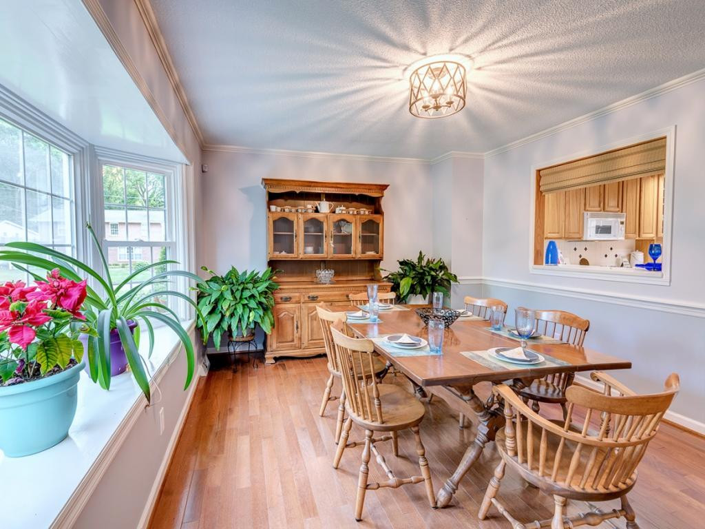 720 Ferndale Road Johnson City, TN 37604 - Photo 8 of 34 Family dining with passthru