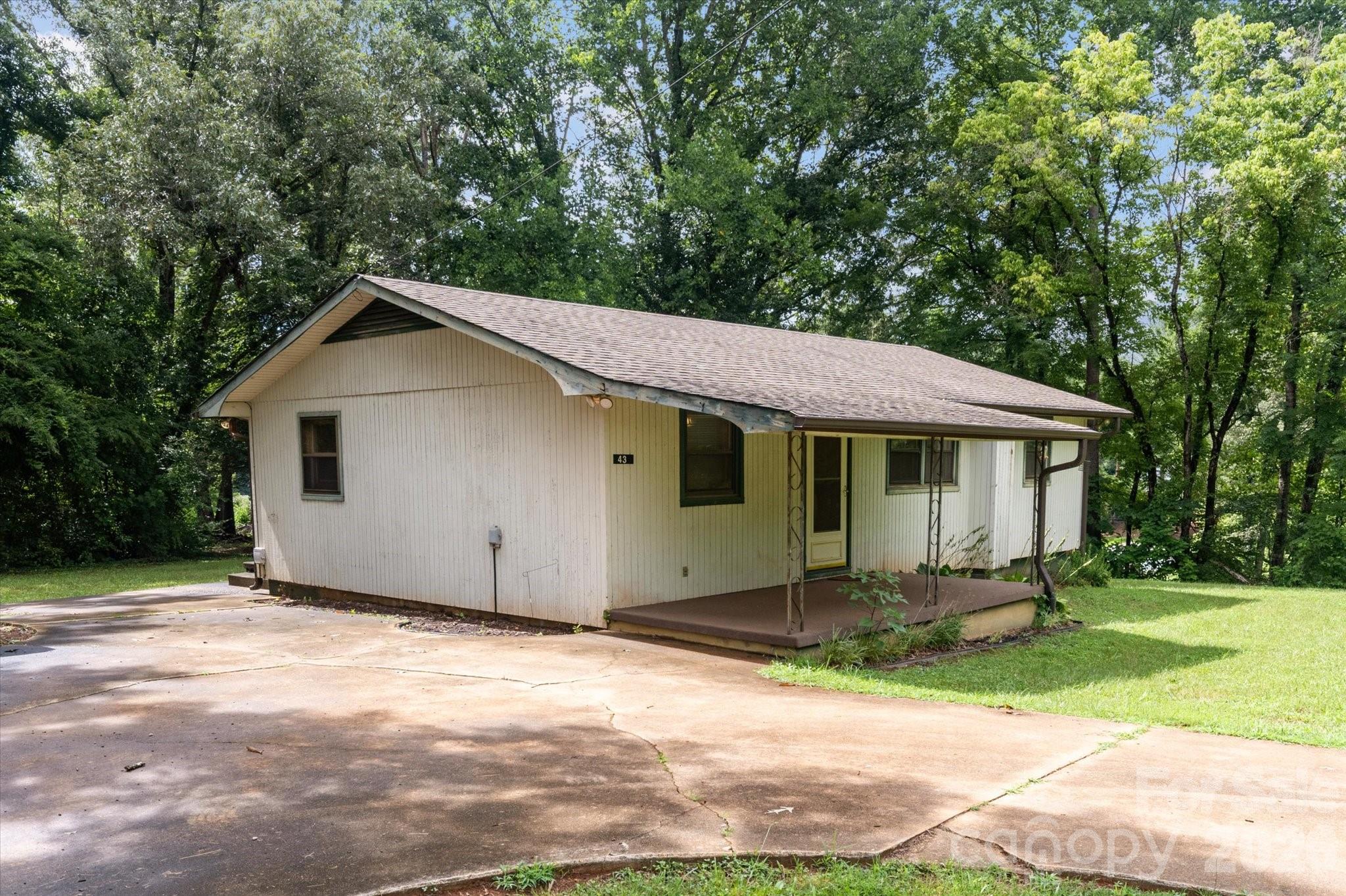 43 Open Valley Road Marion, NC 28752 - Photo 2 of 37