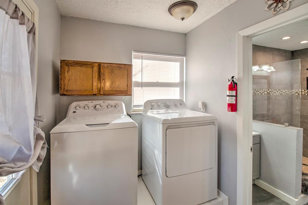 374 Hideaway Lane Valley View, TX 76272 - Photo 13 of 35 Laundry room space!