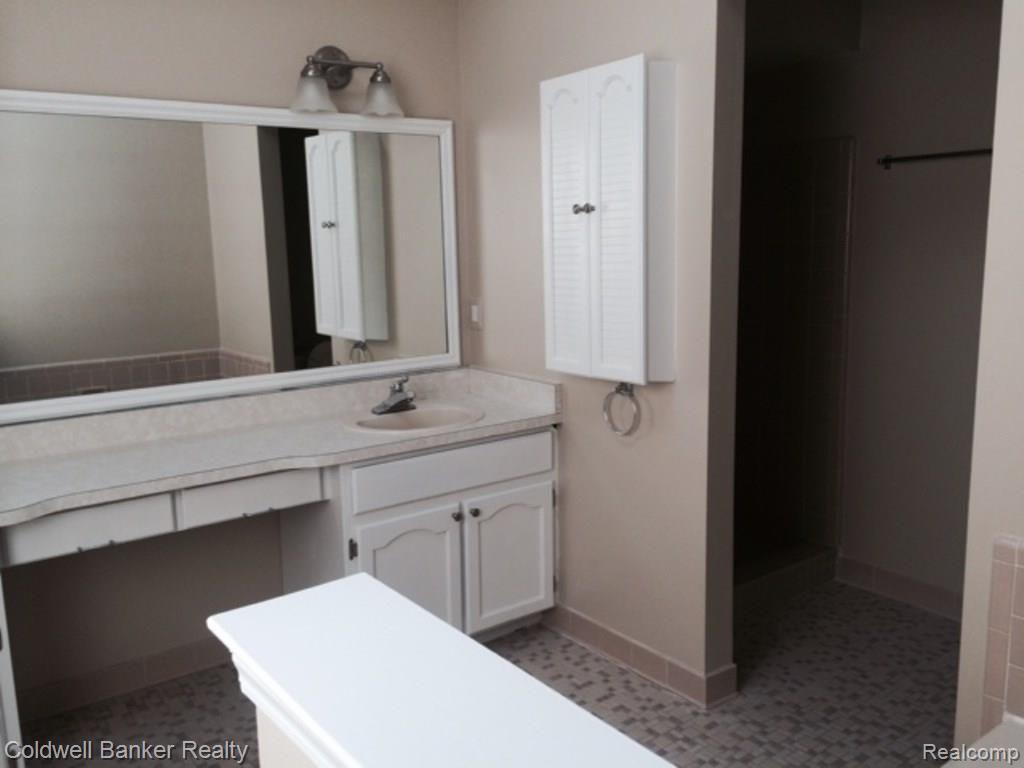 15179 Raphael Terrace Warren, MI 48088 - Photo 9 of 22