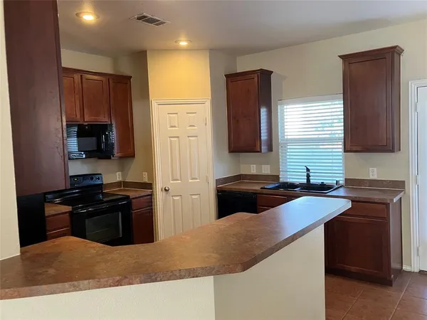 $2,100 | 509 Creekview Drive, Anna, TX 75409