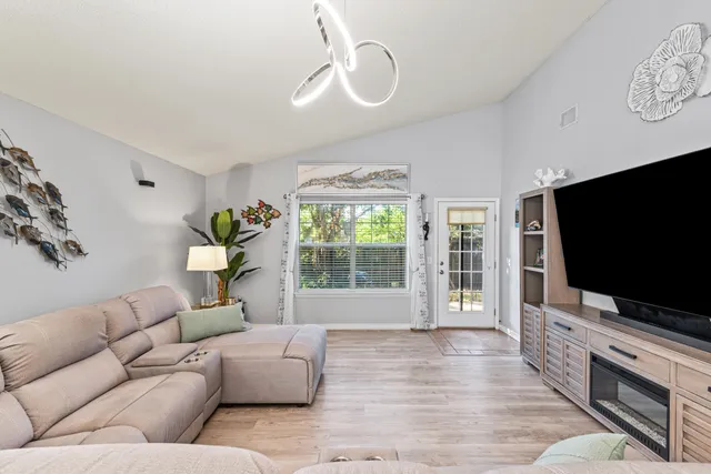 $380,000 | 9749 Leeward Way, Navarre, FL 32566