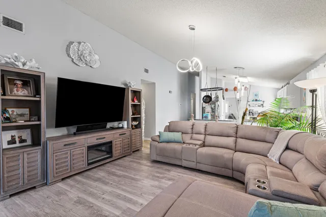 $380,000 | 9749 Leeward Way, Navarre, FL 32566