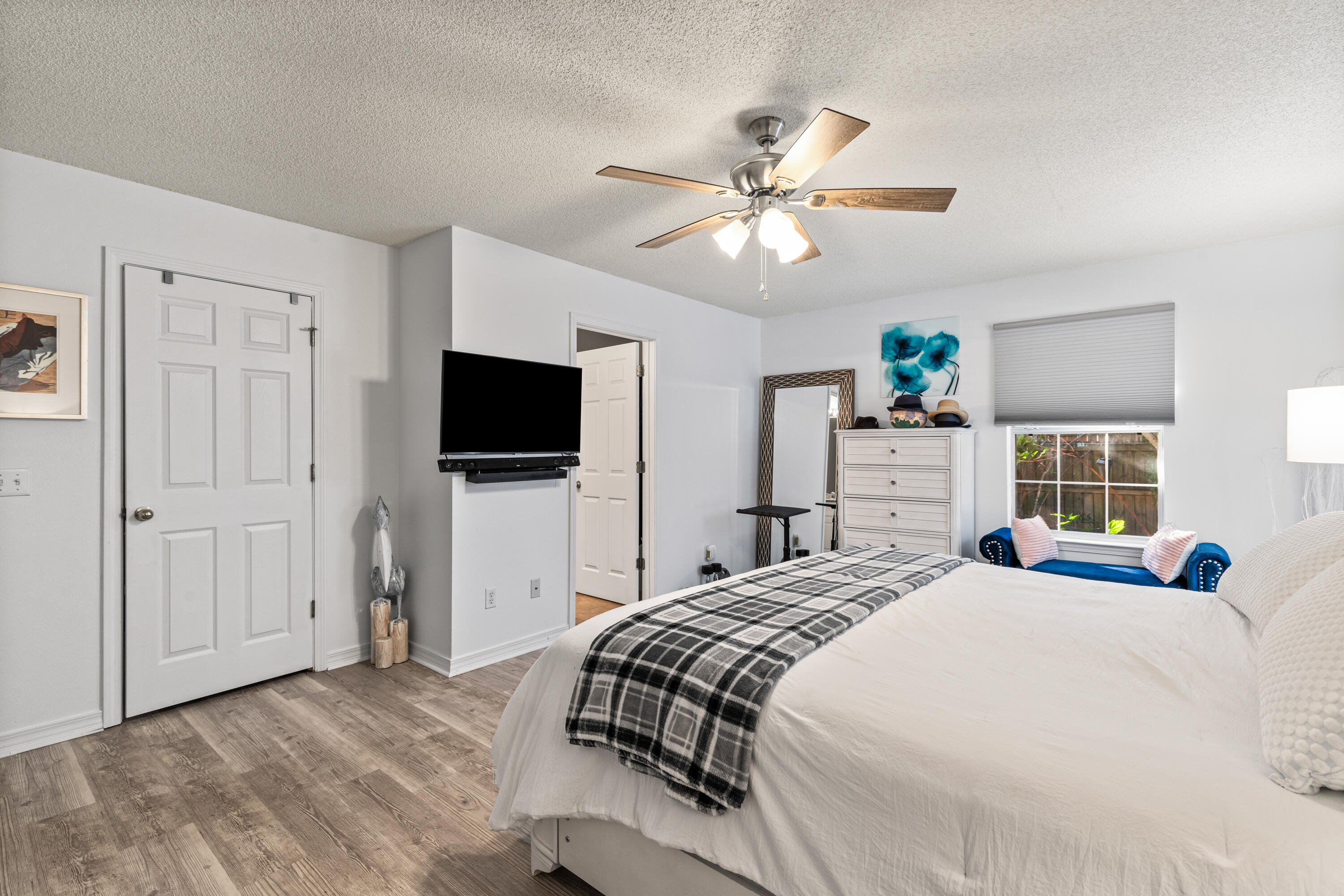 9749 Leeward Way Navarre, FL 32566 - Photo 16 of 31 Master BR