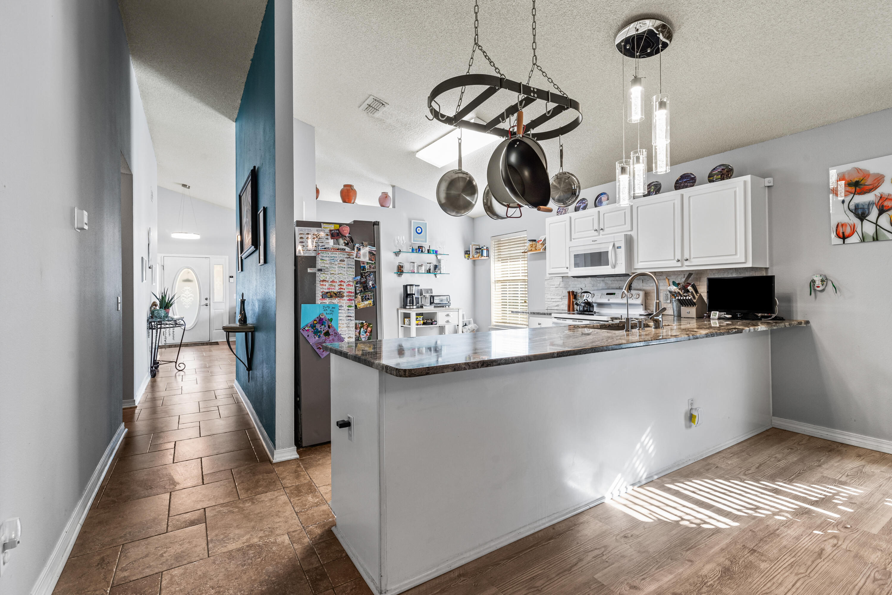 9749 Leeward Way Navarre, FL 32566 - Photo 10 of 31 Kitchen