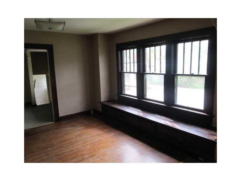 439 North Post Road Indianapolis, IN 46229 - Photo 5 of 12 Gallery Image 5