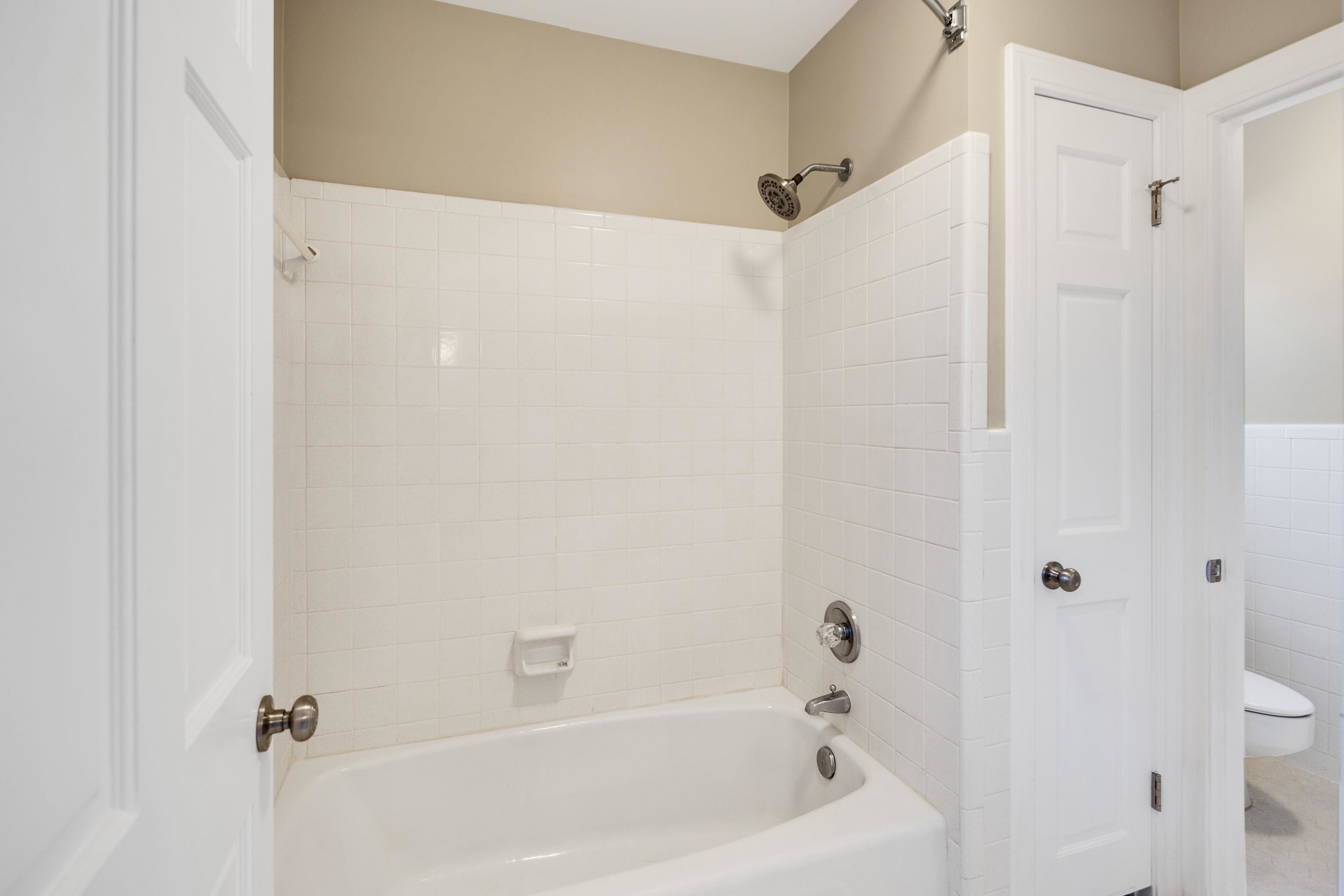 2072 Kirby Road Memphis, TN 38119 - Photo 18 of 38 a bathroom with a bathtub