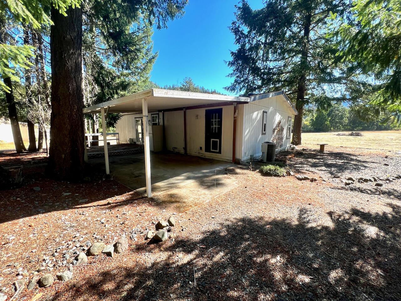 950 Thompson Creek Road Selma, OR 97538 - Photo 3 of 24 IMG_7428