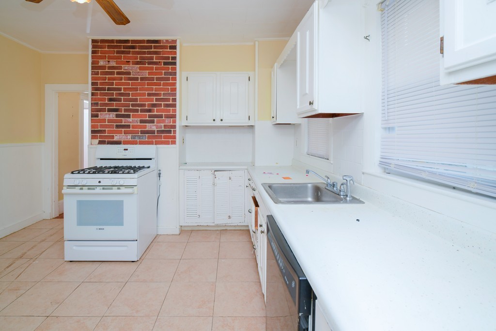 86 Kenmere Road Medford, MA 02155 - Photo 3 of 14 Gallery Image 3