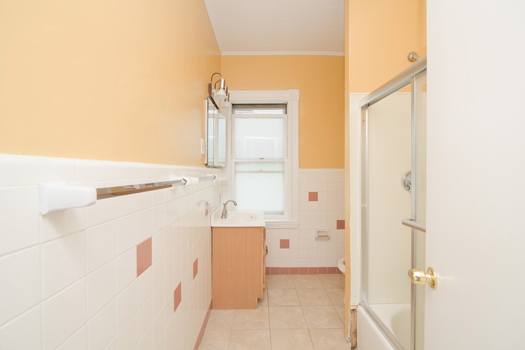 86 Kenmere Road Medford, MA 02155 - Photo 4 of 14 Gallery Image 4