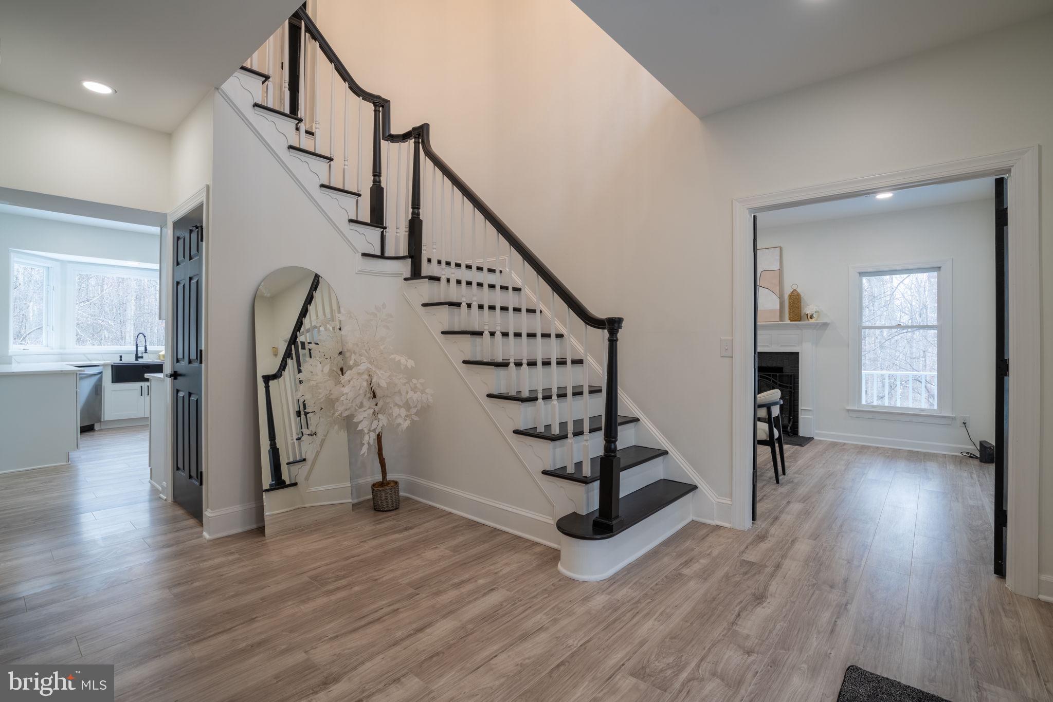 8261 Tinsley Place Culpeper, VA 22701 - Photo 7 of 80 Foyer
