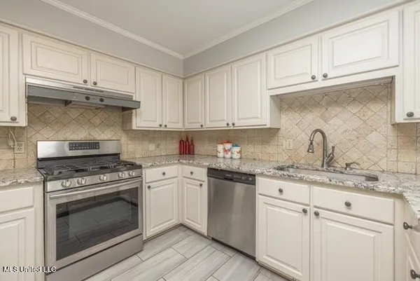 $299,900 | 5477 River Thames Place, Jackson, MS 39211