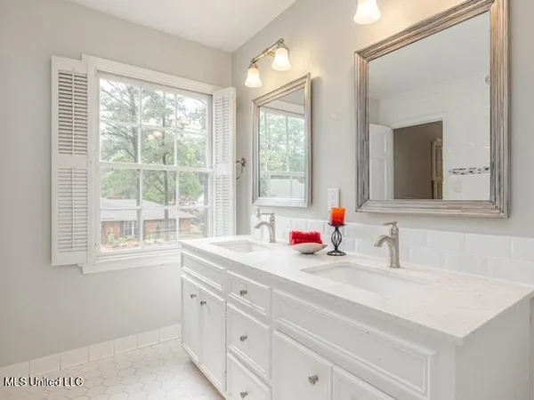 $299,900 | 5477 River Thames Place, Jackson, MS 39211