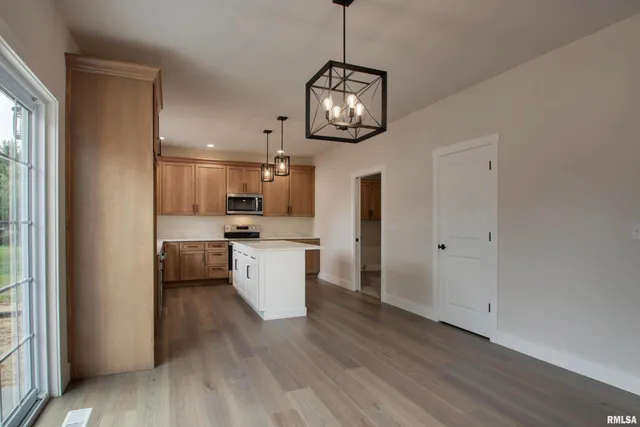 $409,000 | 2508 Taylor Drive, Quincy, IL 62305