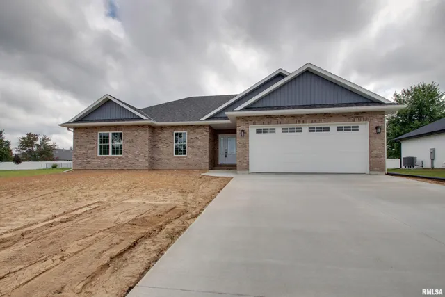 $409,000 | 2508 Taylor Drive, Quincy, IL 62305